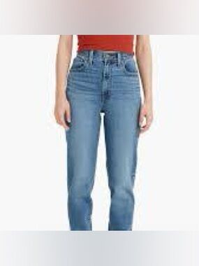 LEVI’S, the high waisted Mom jeans!